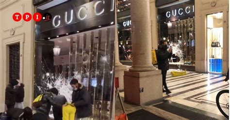 torino proteste gucci|VIDEO .